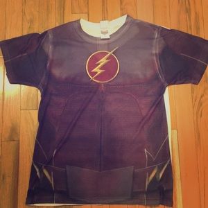 CW flash short sleeve T-shirt.
